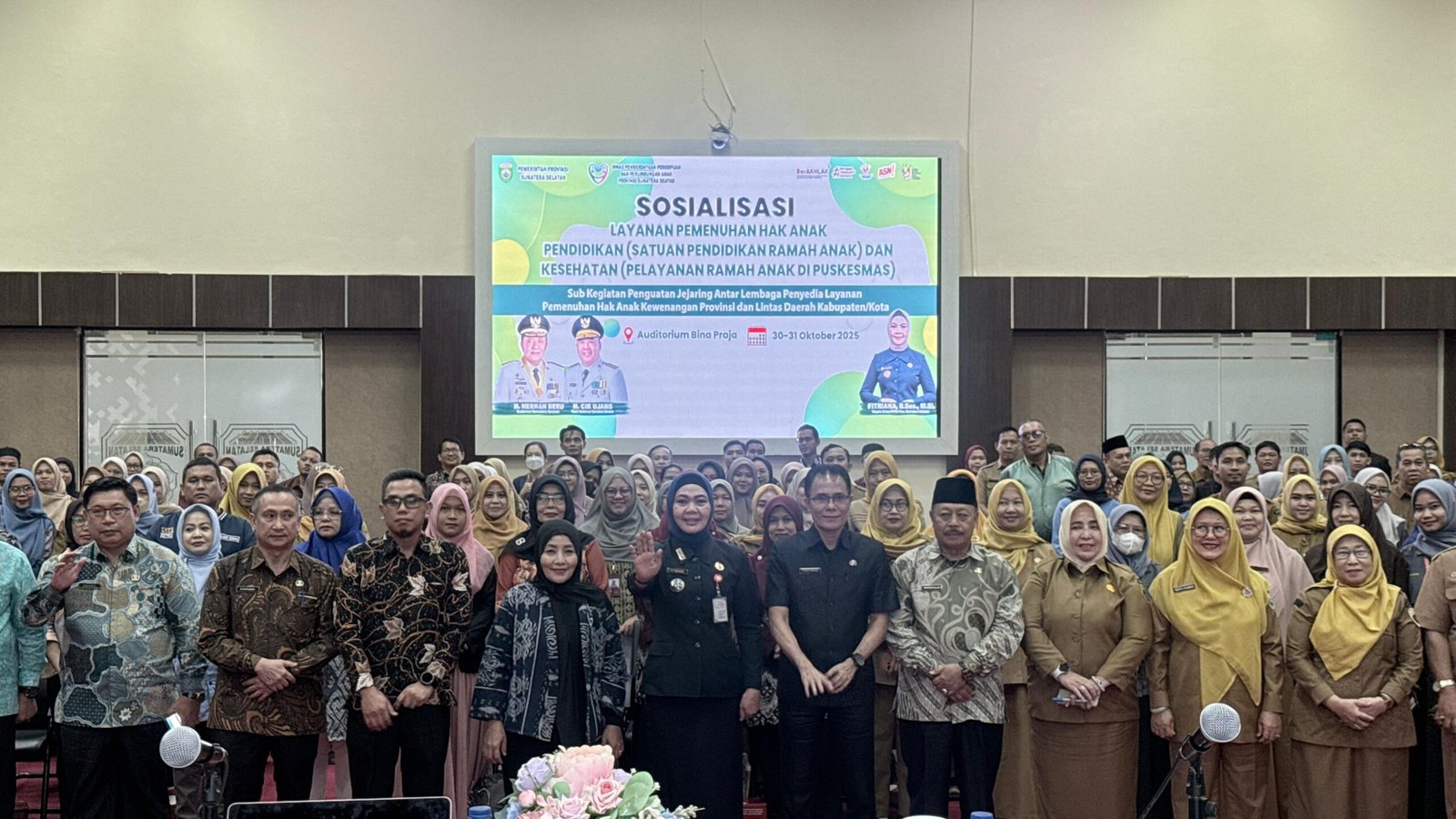 Foto : Kepala DPPPA Sumatera Selatan, Fitriana, S.Sos., M.Si., Siti Nur Haryanti, S.IP., M.AB., Fungsional Perencana Ahli Muda dari Deputi Pemenuhan Hak Anak KemenPPPA, serta Yustina Sudarti, SKM., Kepala Puskesmas Rawa Bening, Kabupaten OKU Timur. Turut hadir Kepala Dinas PPPA dan Dinas Kesehatan dari berbagai kabupaten/kota