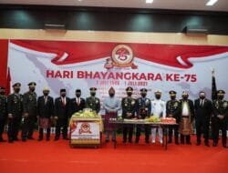 Danrem 044/Gapo Menghadiri Upacara Hari Bhayangkara Ke-75