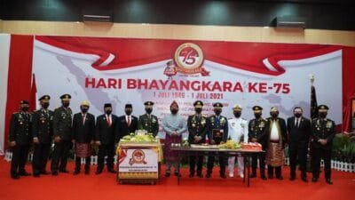 upacara puncak peringatan hari Bhayangkara Ke- 75, bertempat di Ruang Rekonfu Polda Sumsel Jalan Jenderal Sudirman, Km 4.5 Palembang, Kamis (1/7)