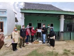 Dampak Pandemi Tiga Pilar Bagikan Sembako