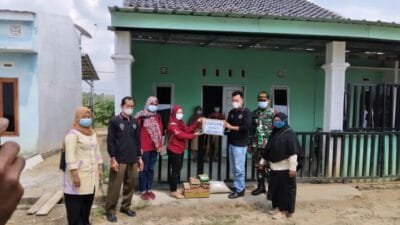 menyambangi rumah-rumah warga kurang mampu yang ada di Desa Jati Mulyo, Kecamatan Buay Madang Raya, Kab. OKU Timur, Kamis (08/07/2021)