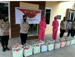 14 Lokasi PPKM Mikro, Bhayangkari Sumsel Bagikan Sembako
