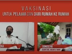 Presiden Jokowi Meninjau Vaksinasi Pelajar Rumah ke Rumah