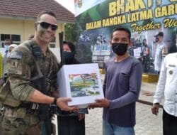 Prajurit TNI AD dan US Army Bagikan Sembako di Dusun Talang Sipin*