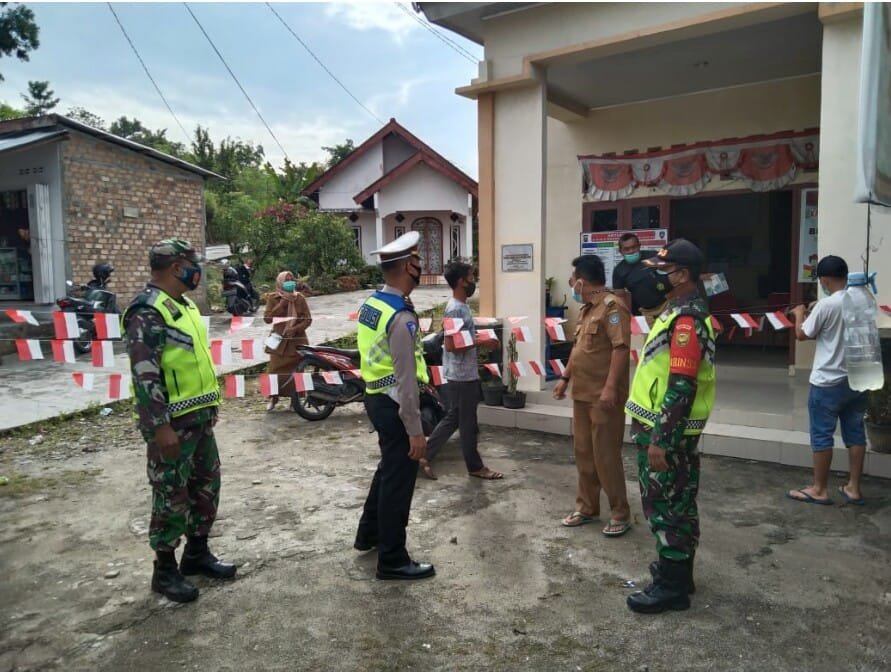 Operasi Yustisi PPKM Berbasis Mikro, di Desa Simpang Agung Kec. Simpang Kabupaten OKU Selatan, Sabtu (14/08/2021).