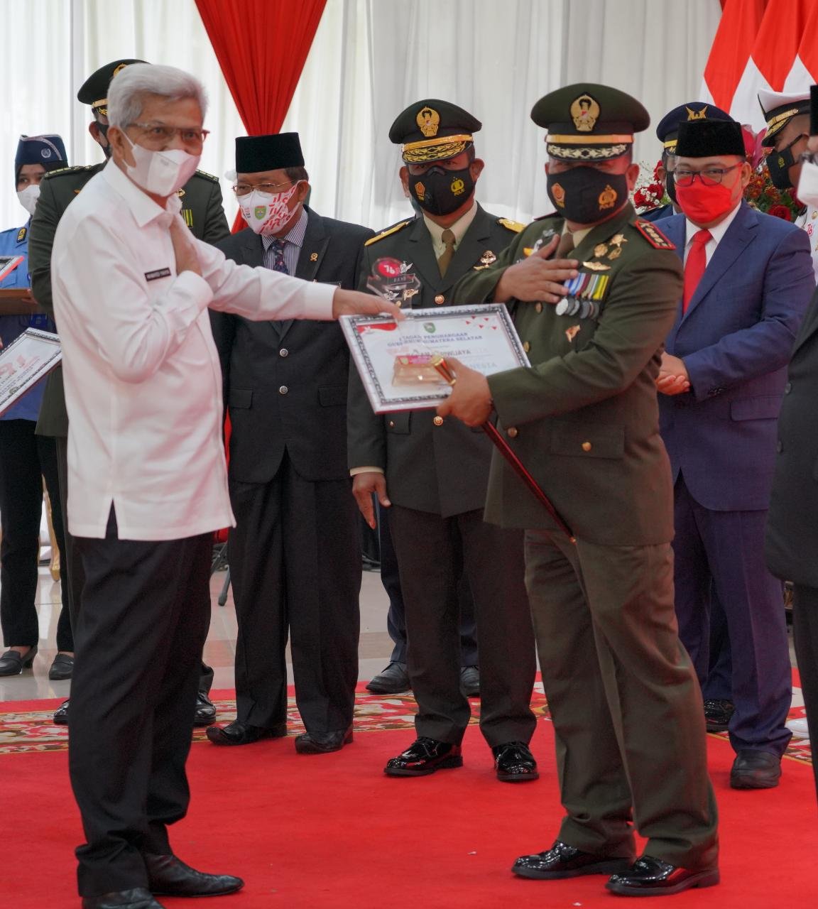 bertempat di Aula Griya Agung Jln. Demang Lebar Daun Kel. Demang Lebar Daun Kec. Ilir Barat I Kota Palembang, Rabu (18/8/2021), yang diserahkan langsung oleh Wakil Gubernur Sumsel H. Mawardi Yahya