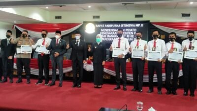 Polsekta Kertapati Meraih Penghargaan dari Ketua DPRD kota Palembang