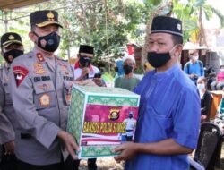 Kapolda Sumsel Berikan Bantuan Terdampak Covid-19