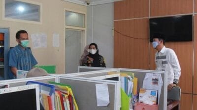 Walikota Palembang H Harnojoyo Meninjau Pelayanan di Kantor Pemkot Palembang, Jum'at (6/8)