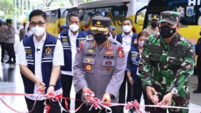 Percepat Herd Immunity, Kapolri Lepas 34 Bus Vaksinasi Keliling