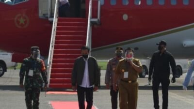 kedatangan Presiden Republik Indonesia Joko Widodo di Bandara Internasional Raden Inten II Lampung Selatan, Provinsi Lampung, Kamis (2/9/2021).