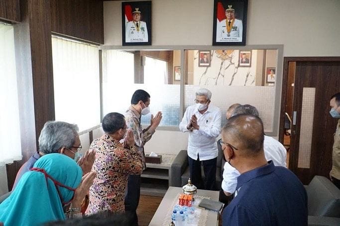 Wakil Gubernur Sumsel Ir H. Mawardi Yahya saat menerima audiensi Sekjen KY RI Penghubung Wilayah Sumsel, Arie Sudihar, Kamis (23/9).
