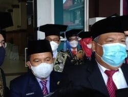 Hampir Dua Tahun, Prof Rusdianasari Dikukuhkan Guru Pertama Polsri