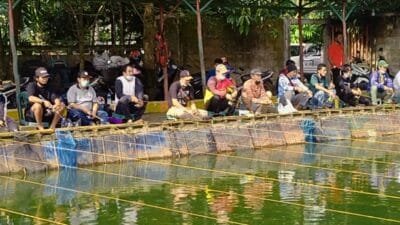 Mancing Mania Kolam Pemancingan AINI berlokasi di Jalan Seruni, Blok C 38, Kel Bukit Lama, Kec Ilir Barat Satu, Kota Palembang, Minggu (5/9/2021)