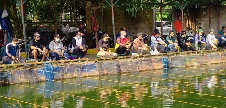 Mancing Mania Kolam Pemancingan AINI berlokasi di Jalan Seruni, Blok C 38, Kel Bukit Lama, Kec Ilir Barat Satu, Kota Palembang, Minggu (5/9/2021)