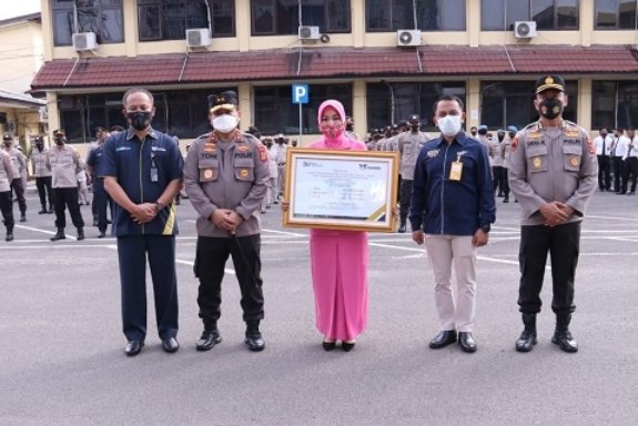 Kapolda Sumatera Selatan (Sumsel) Irjen Pol Toni Harmanto pimpin apel pagi, Senin (13/9/2021) di lapangan apel Mapolda Sumsel.