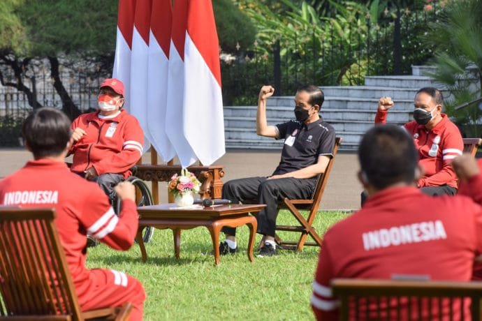 Presiden Joko Widodo saat menerima kontingen Indonesia yang berlaga di Paralimpiade Tokyo 2020, di Istana Bogor, Jabar, Jumat (17/09/2021) pagi. (Foto: Humas Setkab/Jay) Sumber: https://setkab.go.id/presiden-minta-kemenpora-bangun-pemusatan-latihan-dan-sentra-olahraga-untuk-atlet-disabilitas/