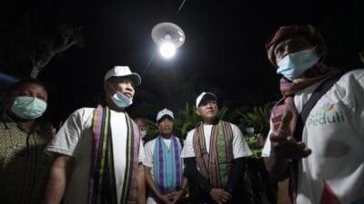 Aksi PLN Peduli Hadirkan Terang dan Produktivitas Petani Buah Naga di Desa Terpencil NTT