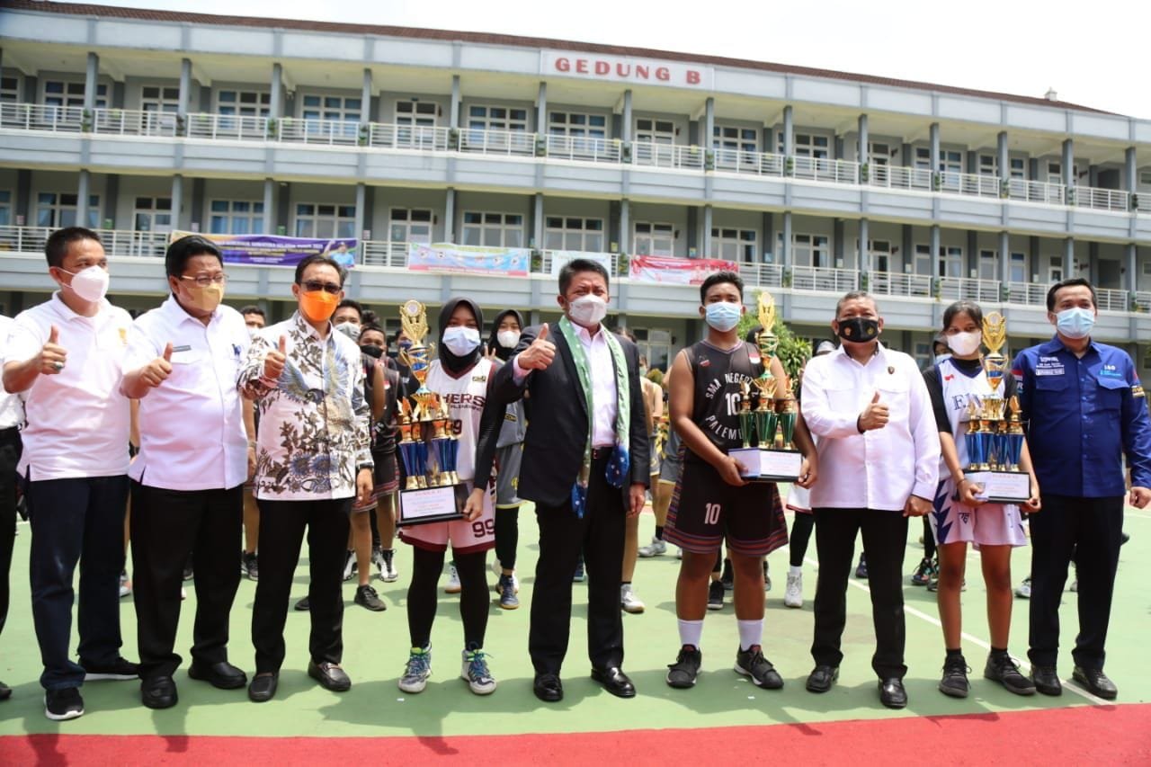 turnamen  bola basket antar pelajar SMA/SMK se-Kota Palembang  yang dipusatkan di  SMA Negeri 1 Palembang, Rabu (6/10) pagi.