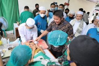 khitanan Massal di Masjid SMB Palembang, rabu (2010/2021).