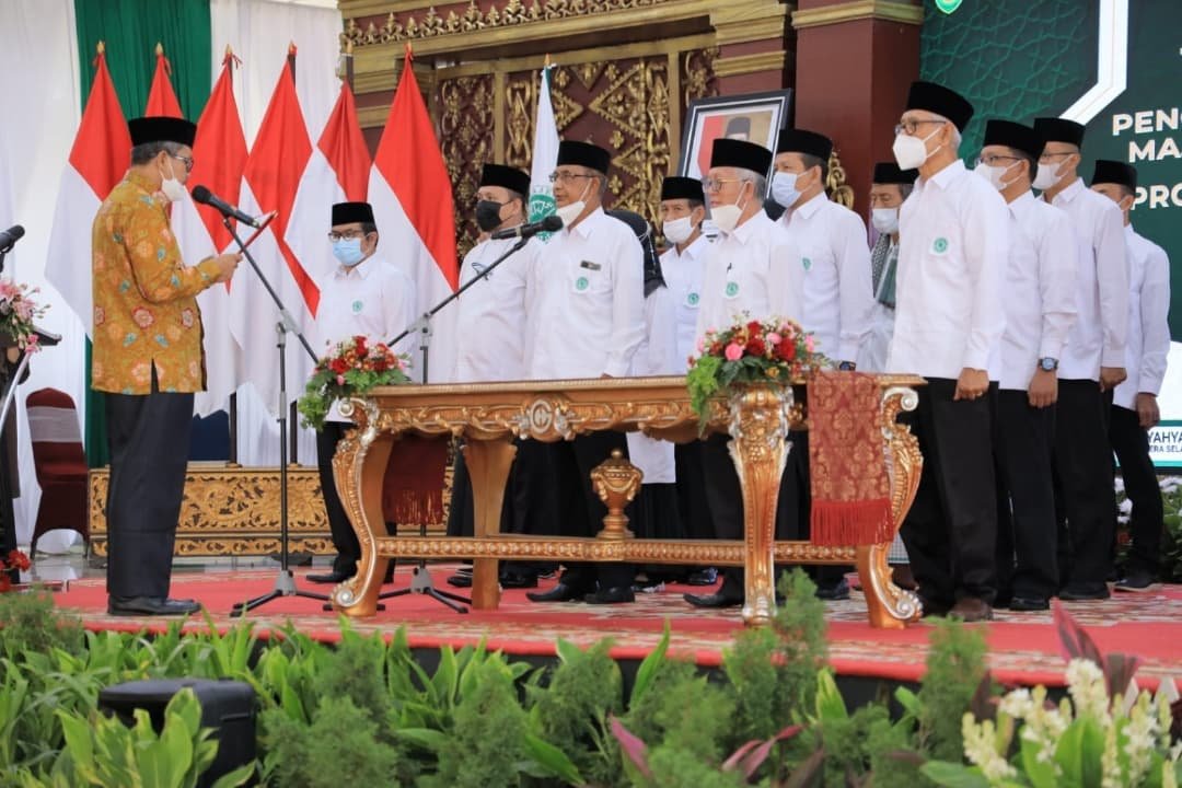 pengukuhan pengurus dewan pimpinan Majelis Ulama Indonesia (MUI) Sumsel, di Griya Agung Palembang, Rabu (20/10).