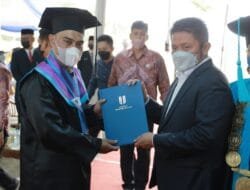 Wisuda ke-3 USS, Herman Deru Berikan Tips Agar Sukses