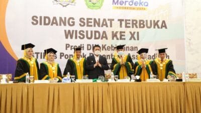 Wisuda D III Kebidanan STIKes Pondok Pesantren Assanadiyah di Ballroom Lantai 3 Beston Palembang, Kamis (14/10)