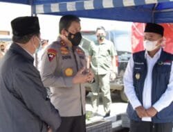Pak Uu Tinjau Sentra Vaksinasi dan Vaksinasi Massal di Bandung