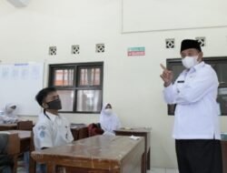 Tinjau PTM di Tasikmalaya, Wagub Jabar Pastikan Prokes Diterapkan dengan Ketat