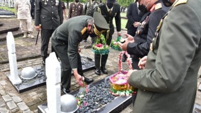 di Taman Makam Pahlawan (TMP) Ksatrya Ksetra Siguntang Jln. Jenderal Sudirman KM. 3 Kota Palembang, Senin (4/10/2021).