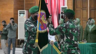 upacara Serah Terima Jabatan (Sertijab) dua Pejabat Danrem sekaligus, di Gedung Balai Prajurit Korem 041/Gamas , Padang Harapan, Kota Bengkulu, Kamis (7/10/2021).
