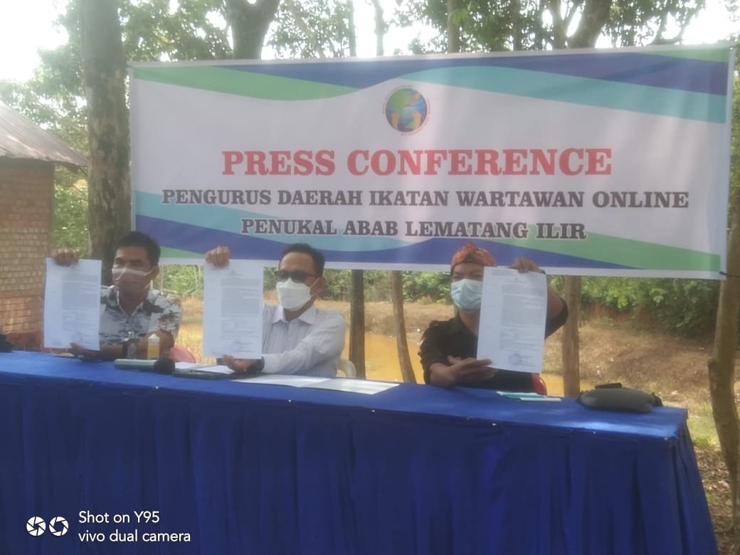 press Conference di Halaman Kantor IWO  Kabupaten PALI, Kamis (21/10/2021)