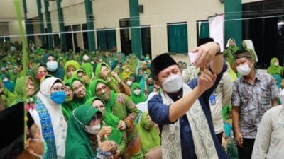 Peringatan Maulid Nabi Muhammad SAW 1443 Hijriah bersama para muslimat Nahdlatul Ulama (NU) di Asrama Haji pada Kamis (4/11) siang.