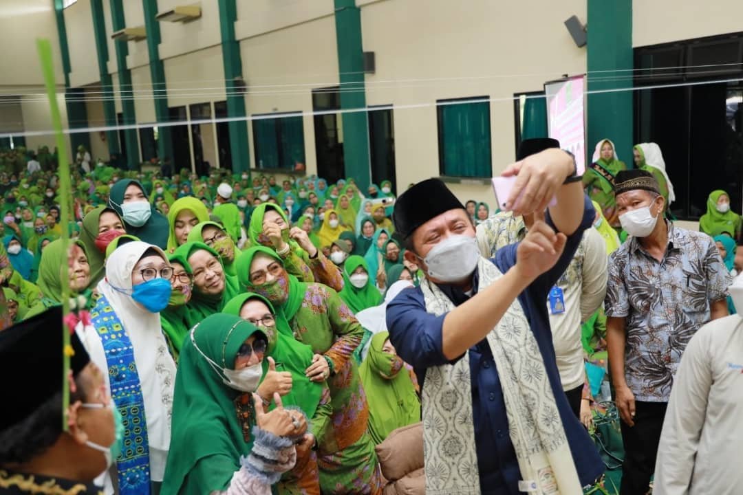 Peringatan Maulid Nabi Muhammad SAW 1443 Hijriah bersama para muslimat Nahdlatul Ulama (NU) di Asrama Haji pada Kamis (4/11) siang.