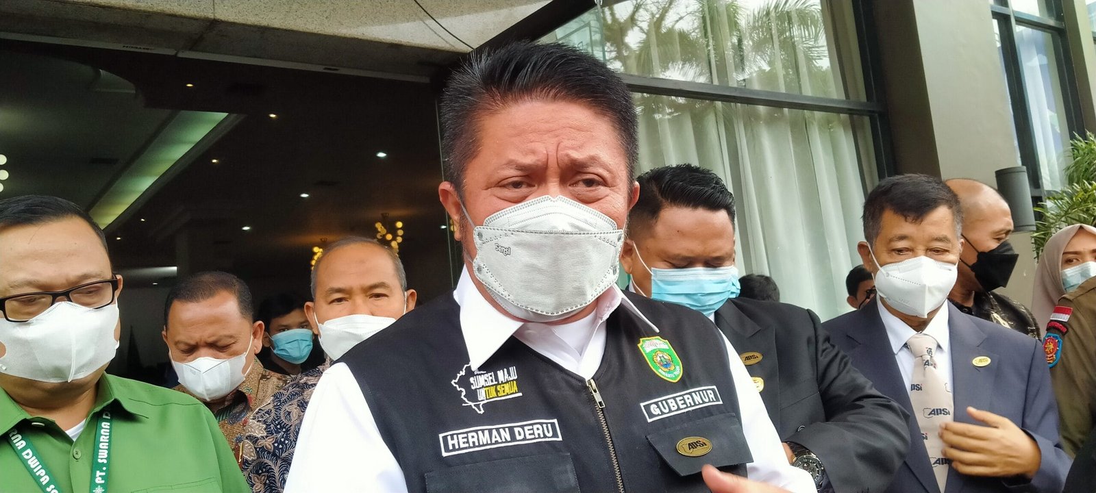 Gubernur Sumsel Herman Deru usai membuka acara Pelantikan dan Pengukuhan DPD APSI Sumatera Selatan, di Hotel Swarna Dwipa, Jum'at (5/11).