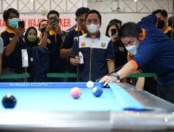 Buka Turnamen Nine Ball Gubernur Sumsel Cup, Herman Deru Siapkan Hadiah Satu Unit Mobil