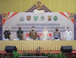 Disaksikan Herman Deru Bupati/Wako se-Sumsel Tanda Tangan Komitmen Keroyok Vaksin Kejar herd Immunity