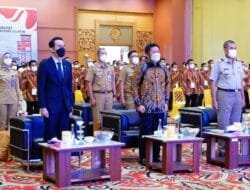 Herman Deru Serahkan 15.373 Sertifikat Program PTSL ke Warga Sumsel