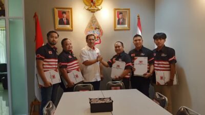 Gede Pasek Serahkan 15 SK Pimcab PKN Se Sumsel