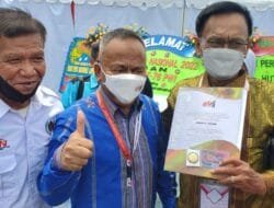 Anwar Rasuan Terima Kartu Pers Number One