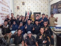 Wujud Syukur, DPD Partai Ummat Palembang Gelar Potong Rambut