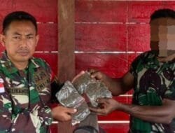 Warga Serahkan Tas Berisi Ganja ke Satgas Yonif 143/TWEJ