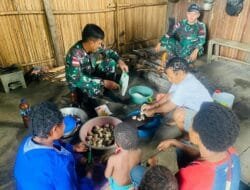 Satgas Yonif 143/TWEJ Masuk Dapur Warga Perbatasan Papua