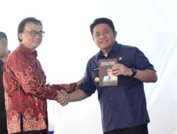 Buku Biografi  Kolonel TNI Purn Djarab Menginspirasi Generasi Muda dan Masyarakat