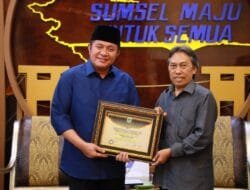 Gubernur Herman Deru  Terima Gelar Adat Sangsako