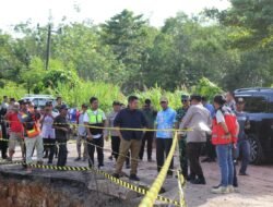 Herman Deru Tinjau Ruas Jalan Provinsi Penghubung OI-OKU Amblas