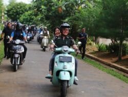 Bersama Komunitas Vespa, Herman Deru Ngabuburit Keliling Kota Palembang