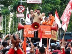 Naik Ojol, Herman Deru Komitmen Perjuangkan Kesejahteraan Buruh