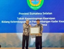 Herman Deru Terima Penghargaan Tokoh Kepemimpinan Bidang Kearsipan
