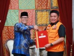 Teddy Meilwansyah Kembali Terima SK Perpanjangan Pj Bupati OKU 
